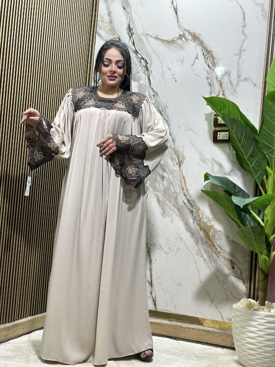 Abaya stylée avec des fleurs