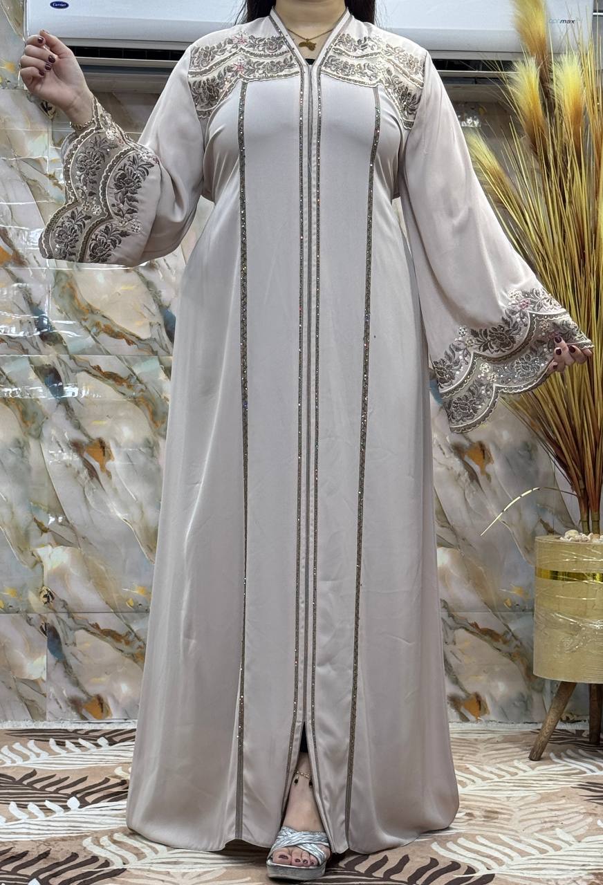 Abaya stylée avec des perles