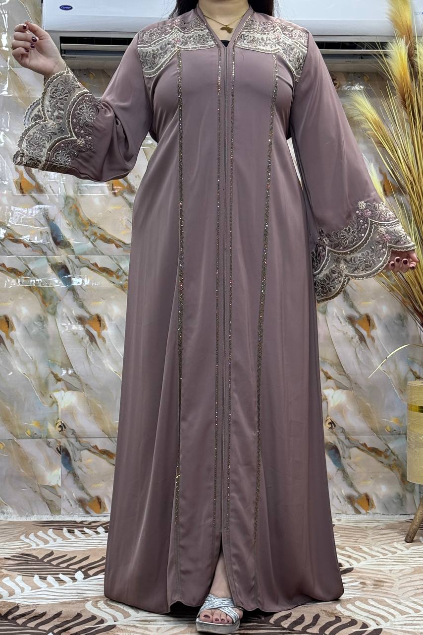Abaya stylée avec des perles